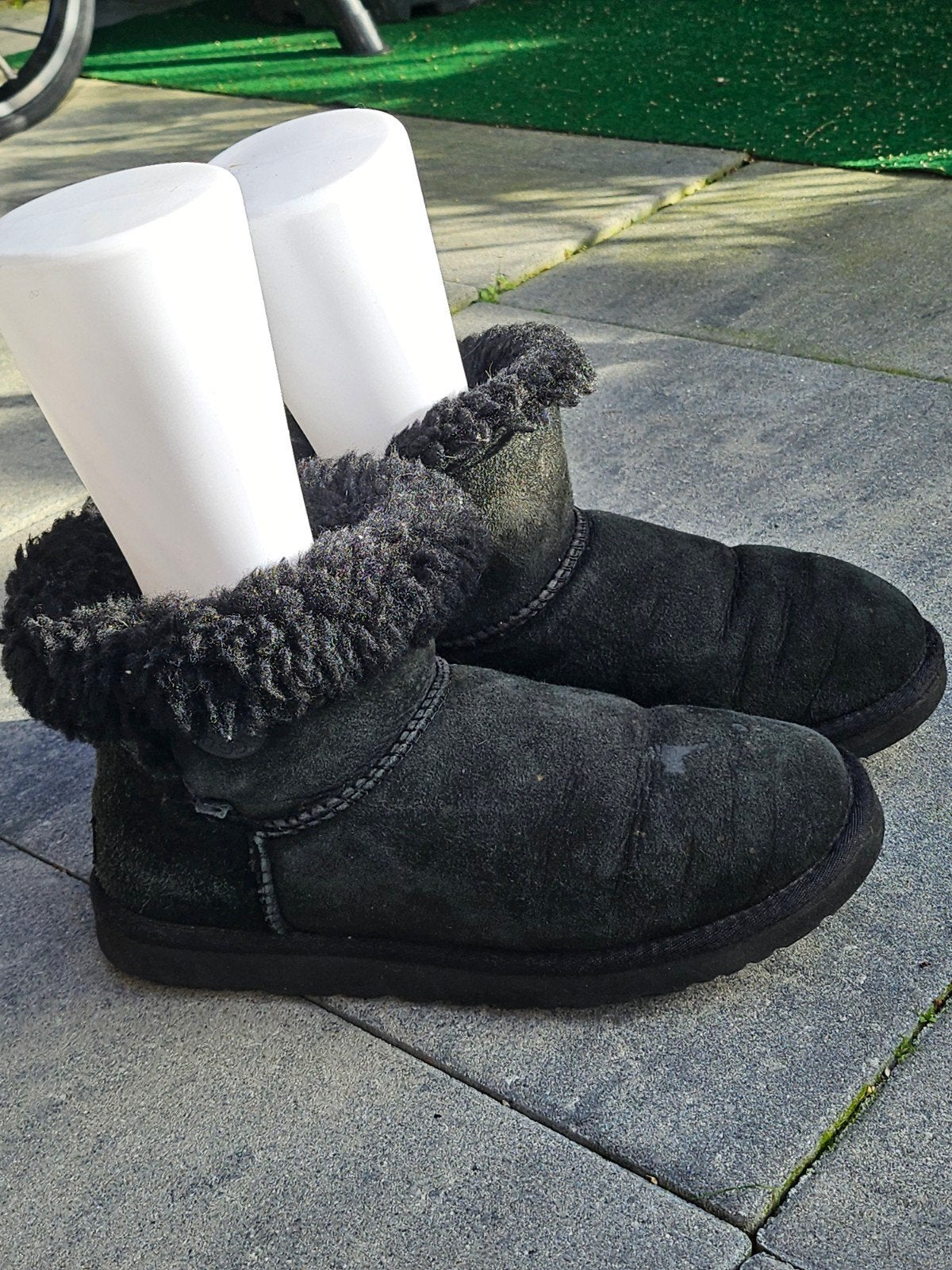UGG Mini Bailey Button Enkellaarzen Zwart Suède Maat 40, UGG Australia, Zwart, Lage of Enkellaarzen, Ophalen of Verzenden