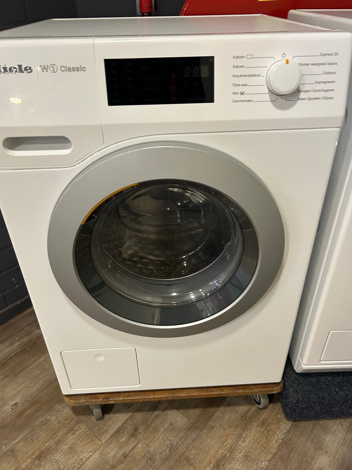 Miele WDB030 W1 Classic wasmachine 7kg 1400 toeren, 6 tot 8 kg, Ophalen, Zo goed als nieuw