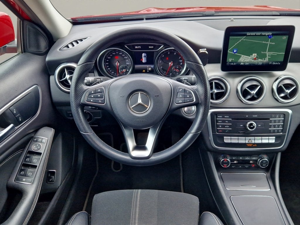 Mercedes-Benz GLA 200 Premium Stoelverwarming - Camera - Nav, Auto's, 12 maanden, Gebruikt, Euro 6, 4 cilinders