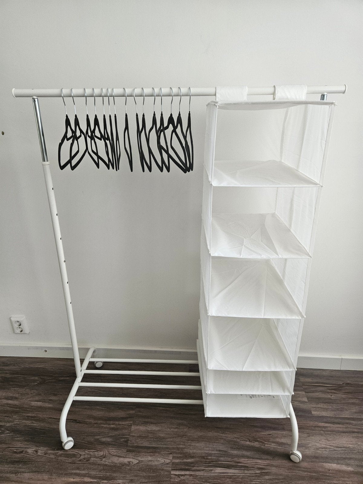 Ikea RIGGA kledingrek + SKUBB opberger + 15 hangers, Kleding | Dames, Kledingrekken, Ophalen, Met wielen, Gebruikt