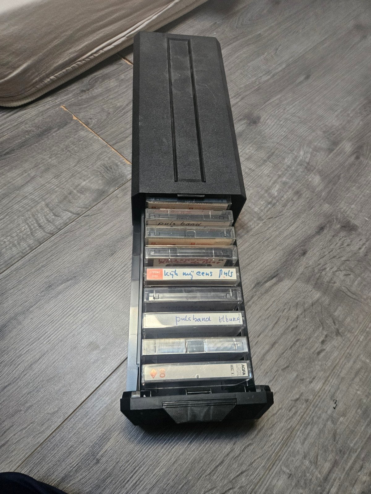 POSSO Media Box voor Cassettes - Zwart, Ophalen of Verzenden, Gebruikt, Toebehoren, Met bewaardoos, rek of koffer