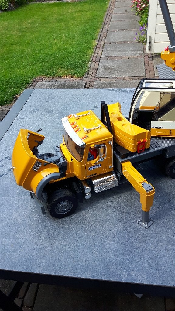 Bruder Mack Granite kraanwagen, Ophalen, Zo goed als nieuw
