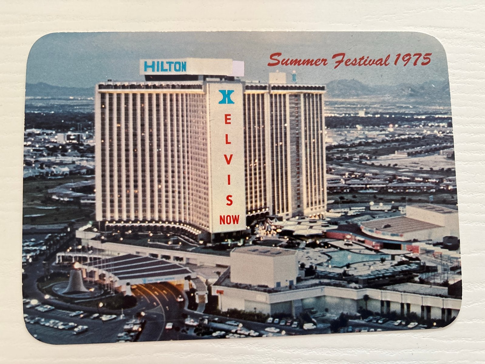 Zeldzame Briefkaart Elvis Hilton hotel 1975 Las Vegas, Ophalen of Verzenden, Zo goed als nieuw, Foto of Kaart