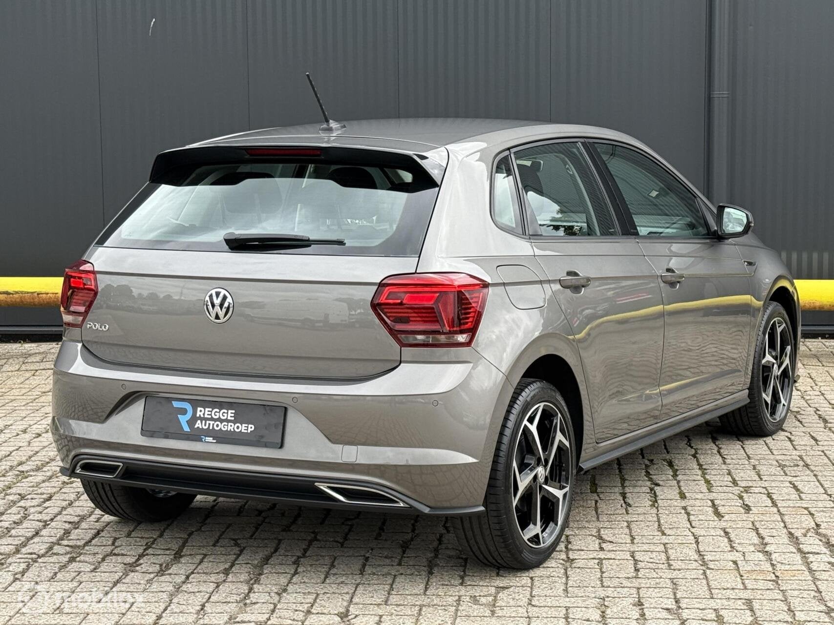Volkswagen Polo 1.0 TSI R-Line LED | NAVI | CARPLAY, Auto's, Voorwielaandrijving, Gebruikt, 95 pk, Bedrijf