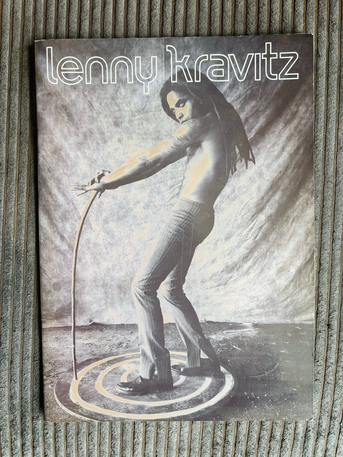 Lenny Kravitz Tourboek 1995 - Vintage Muziek Memorabilia, Ophalen of Verzenden, Gelezen, Artiest