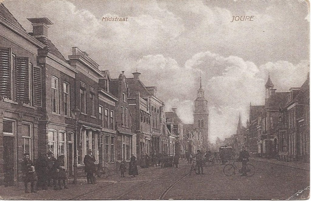 Joure (Frl.) Midstraat, veel Volk, Spoorrails, ca. 1920, Verzamelen, Ansichtkaarten | Nederland, Ophalen of Verzenden, Voor 1920