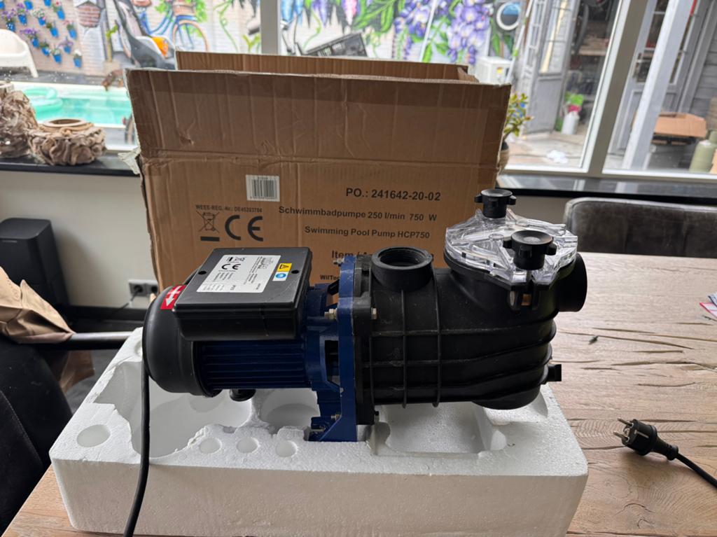 Nieuwe Wiltec Zwembadpomp IPX5 - 180L/min, Ophalen of Verzenden, Nieuw, Overige typen