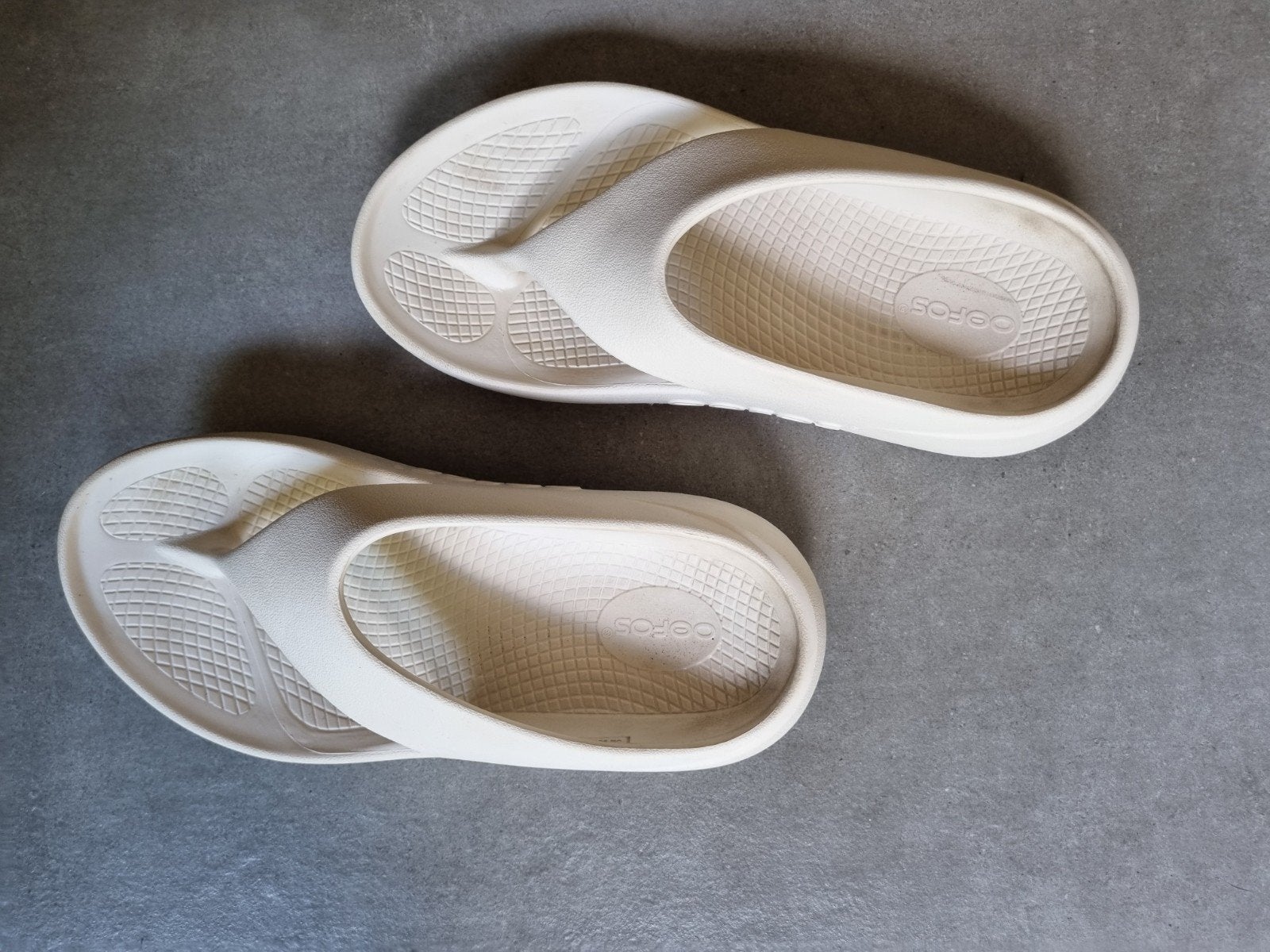 Oofos Ooriginal plus chalk maat 40, Slippers, Wit, Oofos, Ophalen of Verzenden