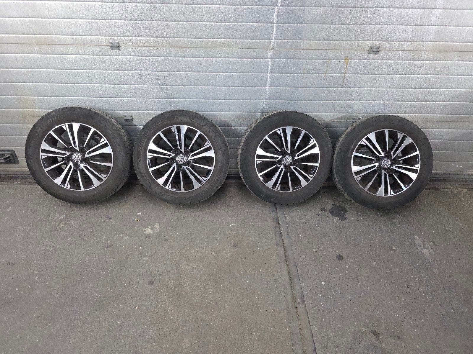 VW Transporter T6.1 Velgen met 215/60 R17 Banden, Ophalen, Banden en Velgen, 17 inch, All Season