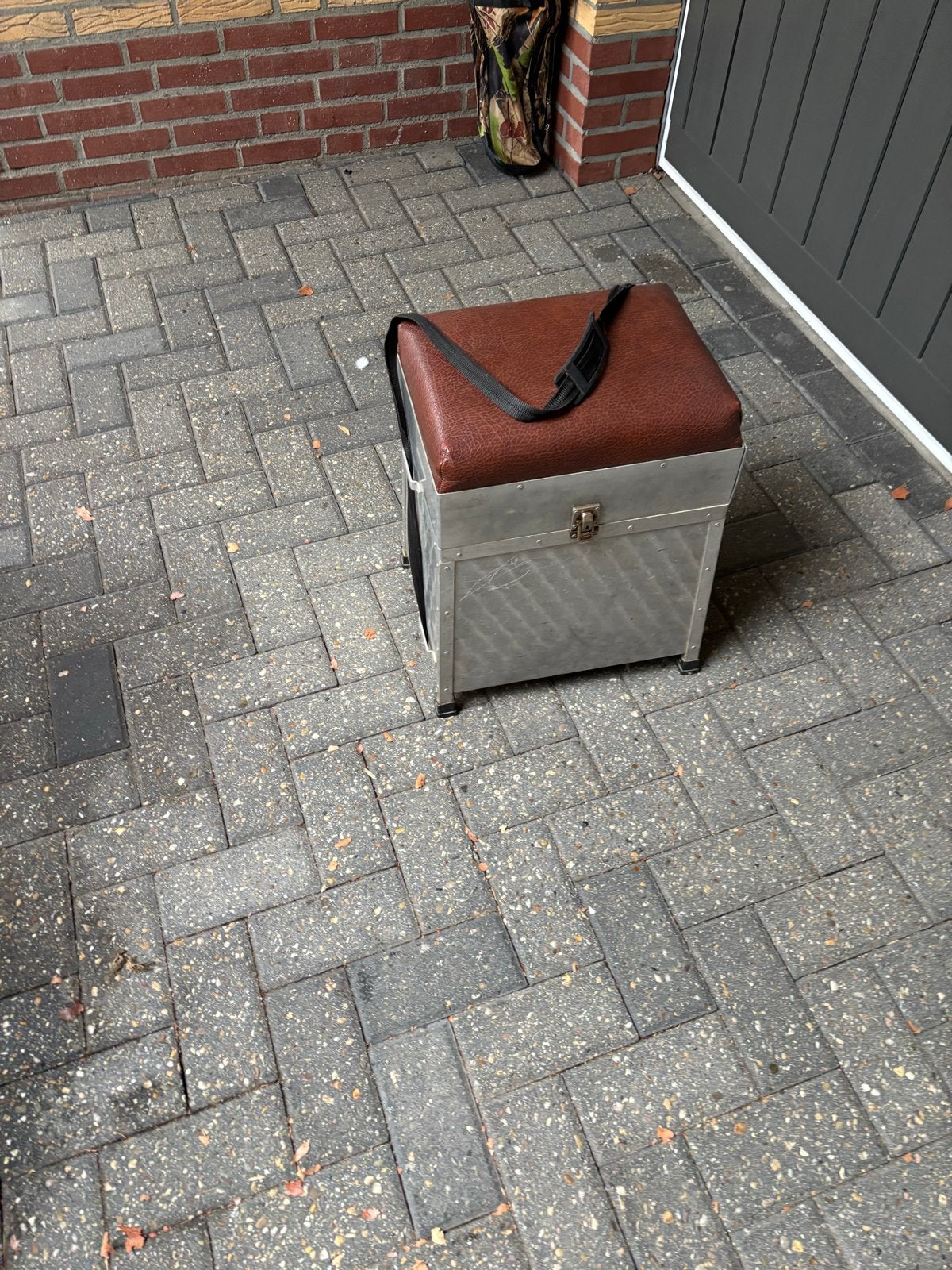 Complete visuitrusting: viskoffer, zitkist en hengels, Ophalen, Gebruikt, Overige typen