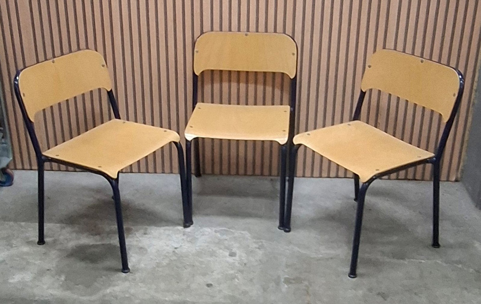 58 x Vintage schoolstoelen hout cafe bistro horeca stoelen, Ophalen of Verzenden, Zo goed als nieuw, Hout, Vijf, Zes of meer stoelen