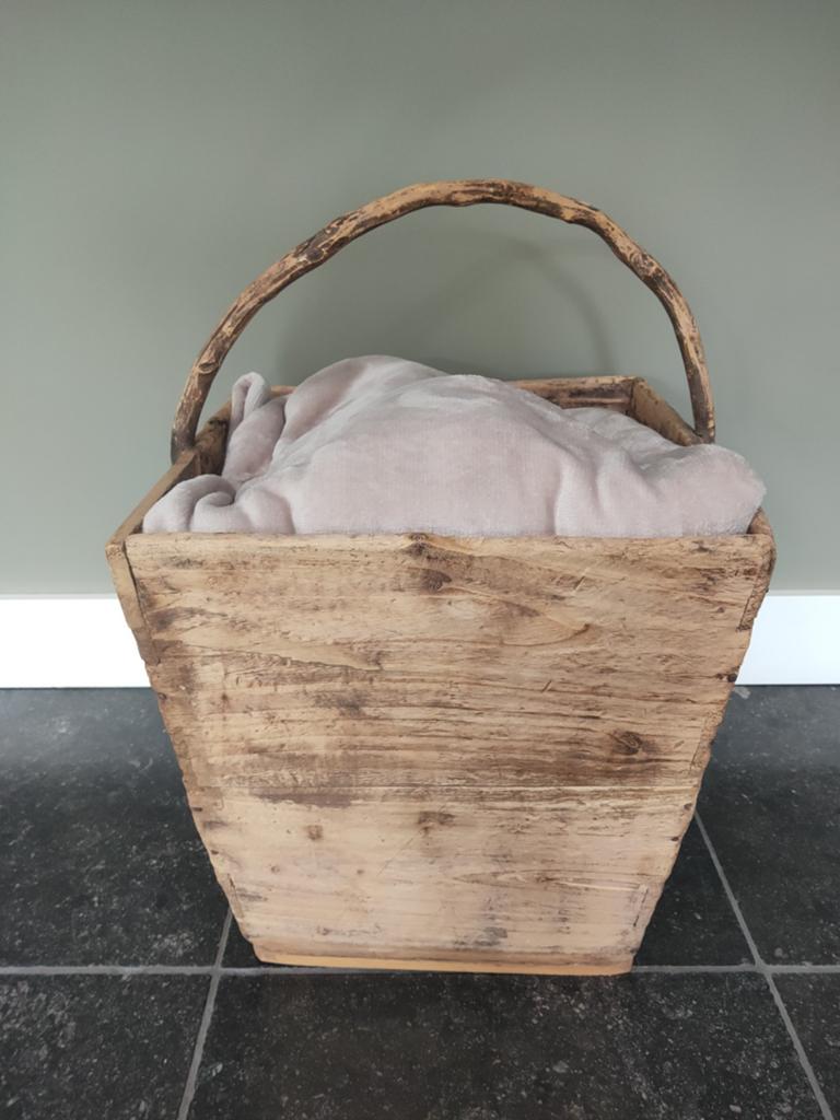 Rustieke houten rijstbak met houten handvat, Ophalen