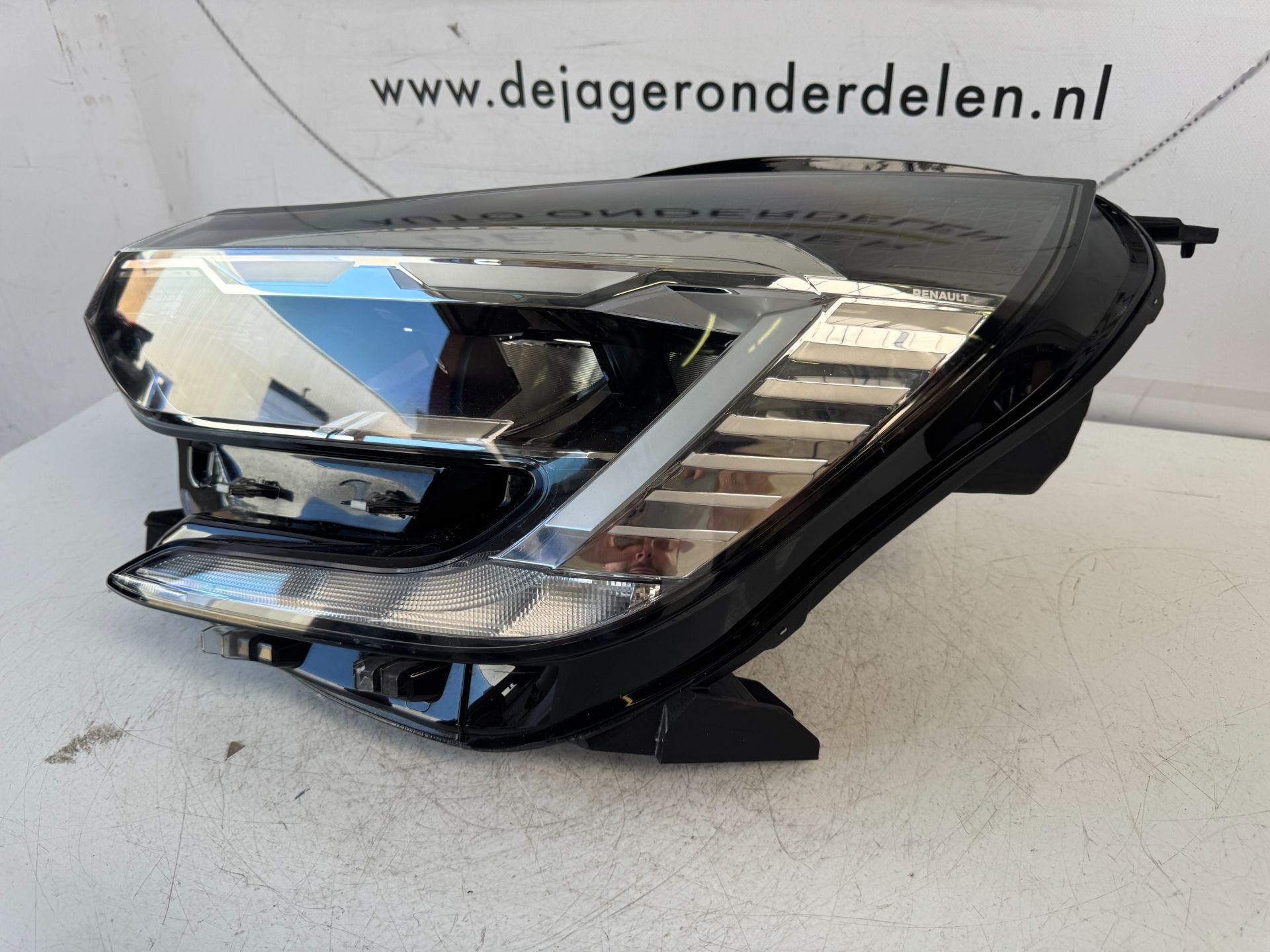 RENAULT CAPTUR II KOPLAMP LED PURE VISION 260608054R LINKS, Renault Group, Gebruikt, Contact.group@renault.com, Renault
