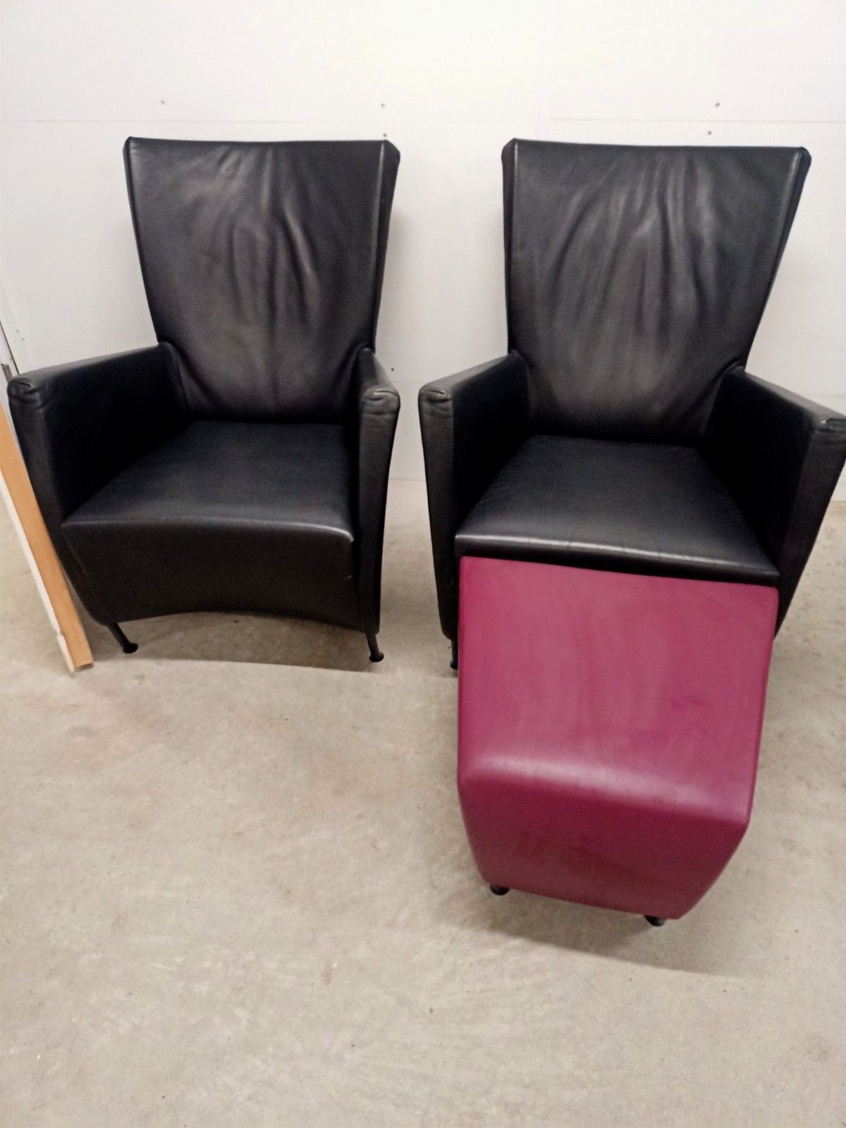 In zeer goede staat twee zwarte leren Windy fauteuils, Twee, Zwart, Leer, Zo goed als nieuw