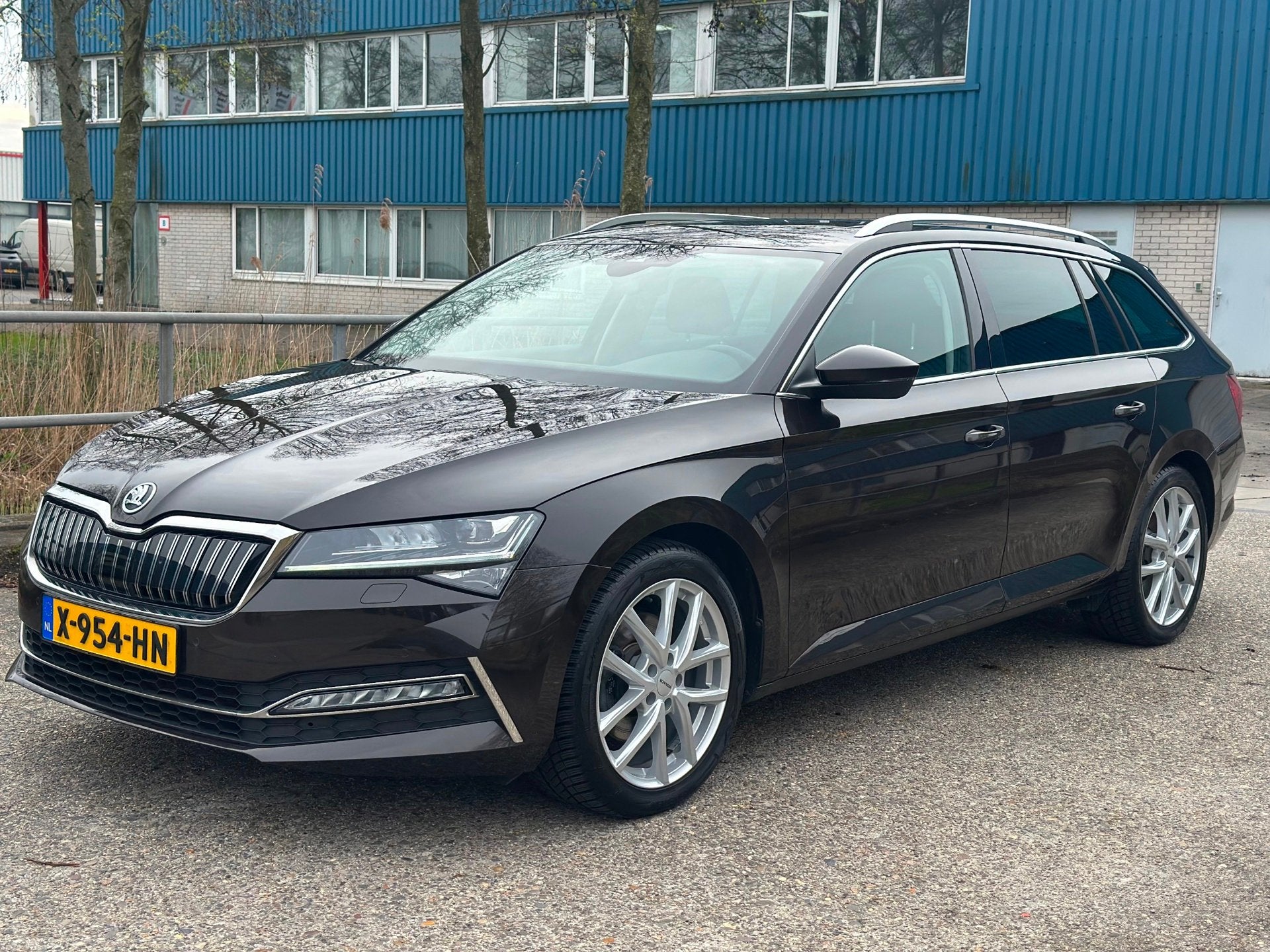 Skoda Superb Combi 1.4 TSI iV Business Edition Plus!Pano!Cam, Auto's, Skoda, Gebruikt, Euro 6, Bruin, Plug-in hybride