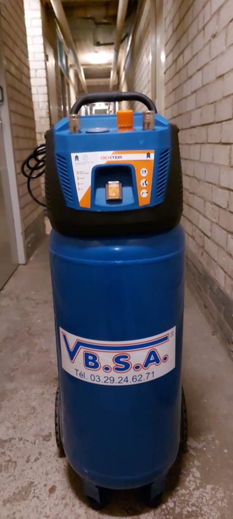 Dexter DX50V Compressor - 50L, 10 bar, 1500W, Doe-het-zelf en Verbouw, Compressors, 10 bar of meer, Ophalen of Verzenden, Zo goed als nieuw