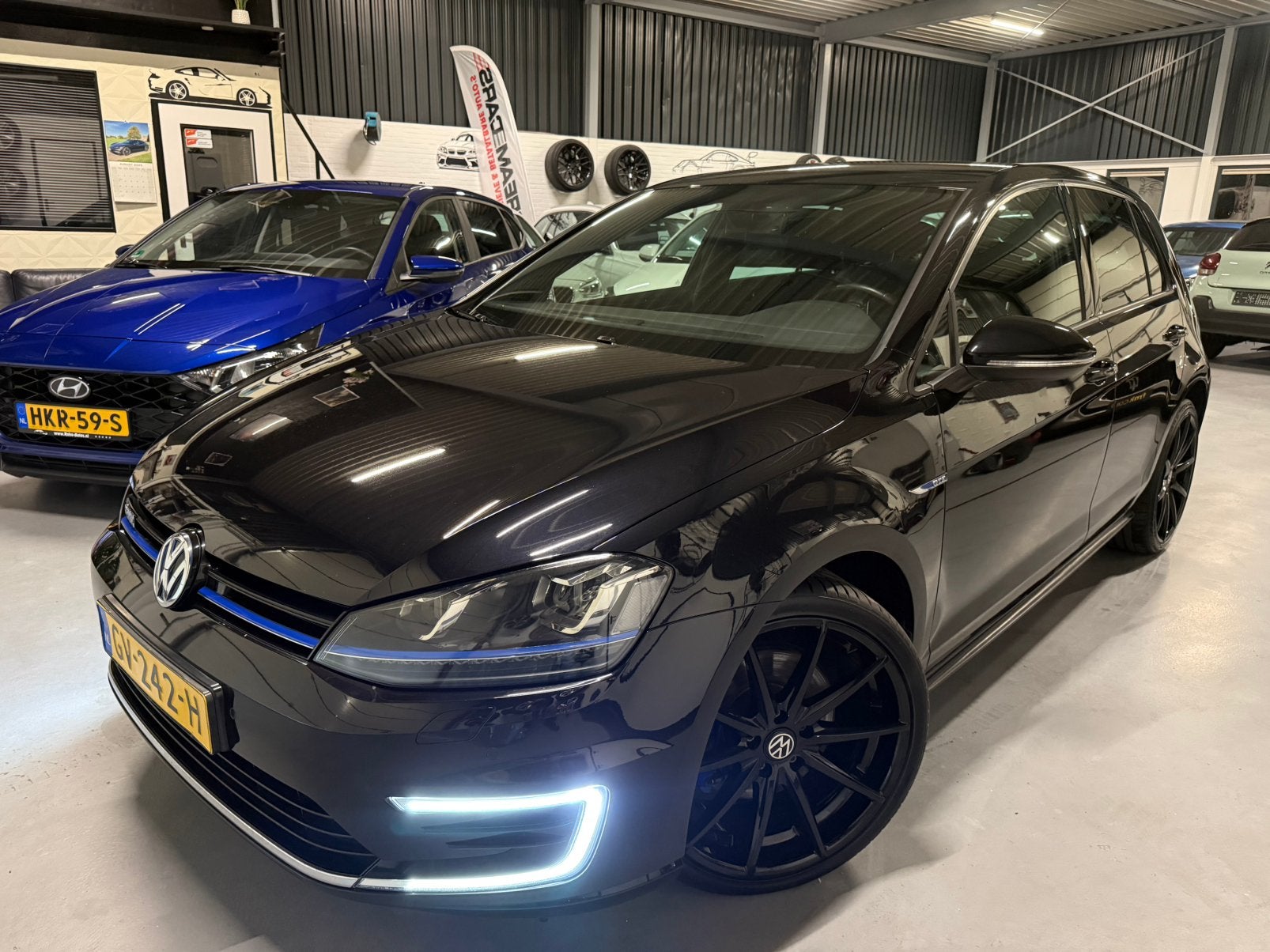 Volkswagen Golf 1.4 TSI Phev 204pk 5D DSG NAP LED NETTE AUTO, Auto's, Zwart, 1499 kg, 149 pk, 84 €/maand