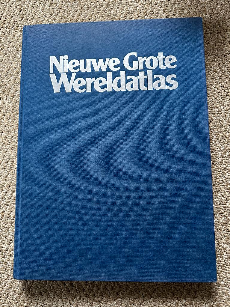 Nieuwe grote wereldatlas van Elsevier (1977, 248 pagina's), Gelezen, Overige atlassen, Diverse auteurs, Ophalen of Verzenden