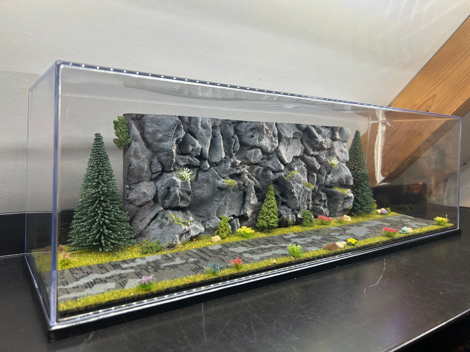 Stolp vitrine met diorama (51cm), Ophalen of Verzenden, Nieuw, Overige typen, Overige merken