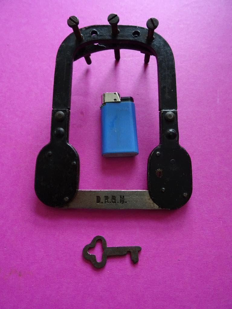ANTIEK FIETSSLOT SOLEX SLOT  FIETS HERKULES  DRGM HANGSLOT, Ophalen of Verzenden