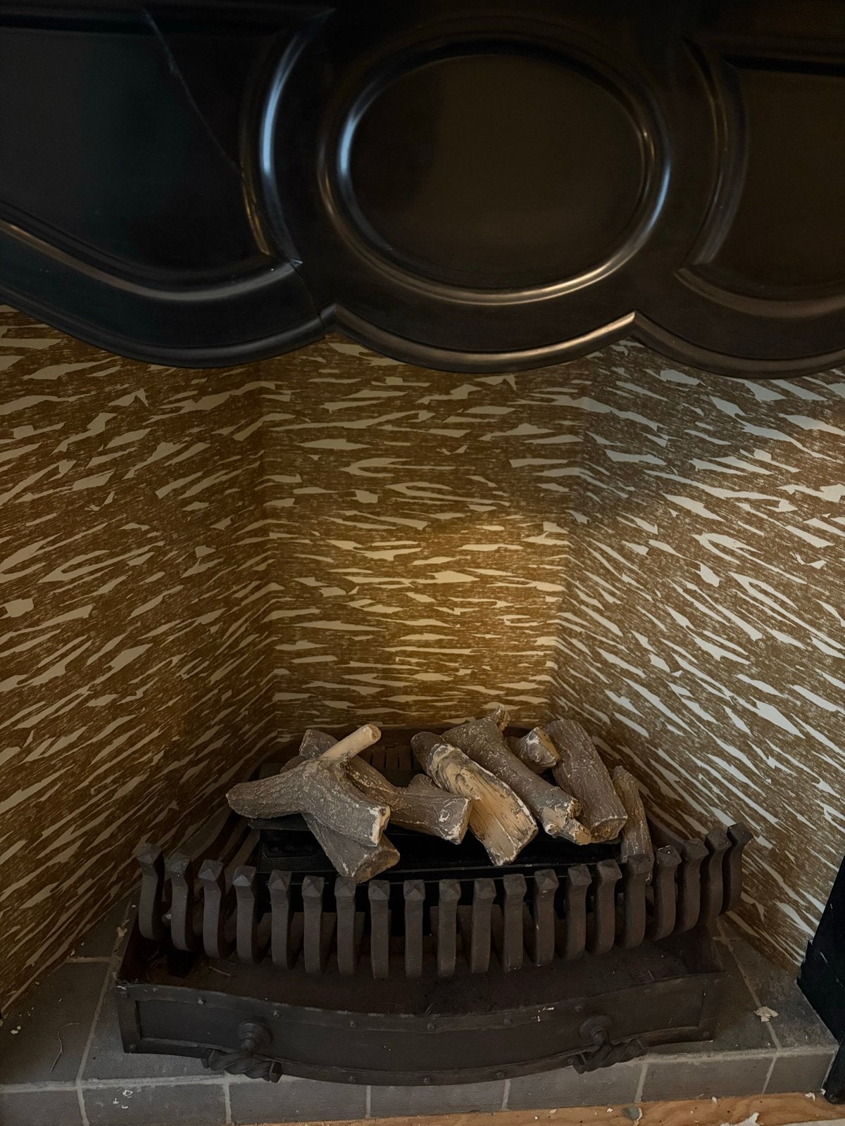 Decoratieve haardinzet  met houtblokken, Ophalen, Gebruikt, Inbouwhaard, Overige soorten