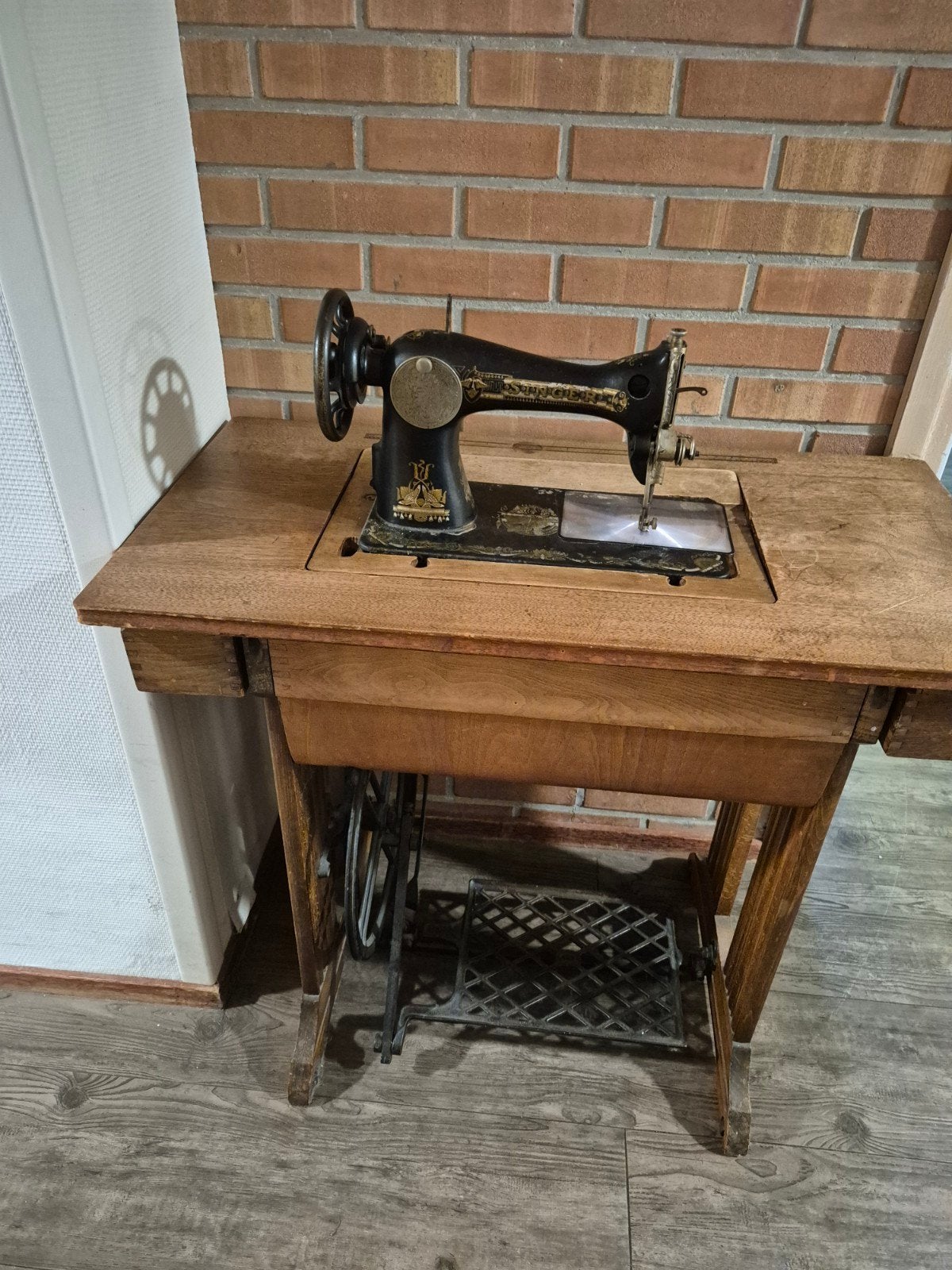 Antieke Singer Naaimachine met Houten Tafel, Ophalen