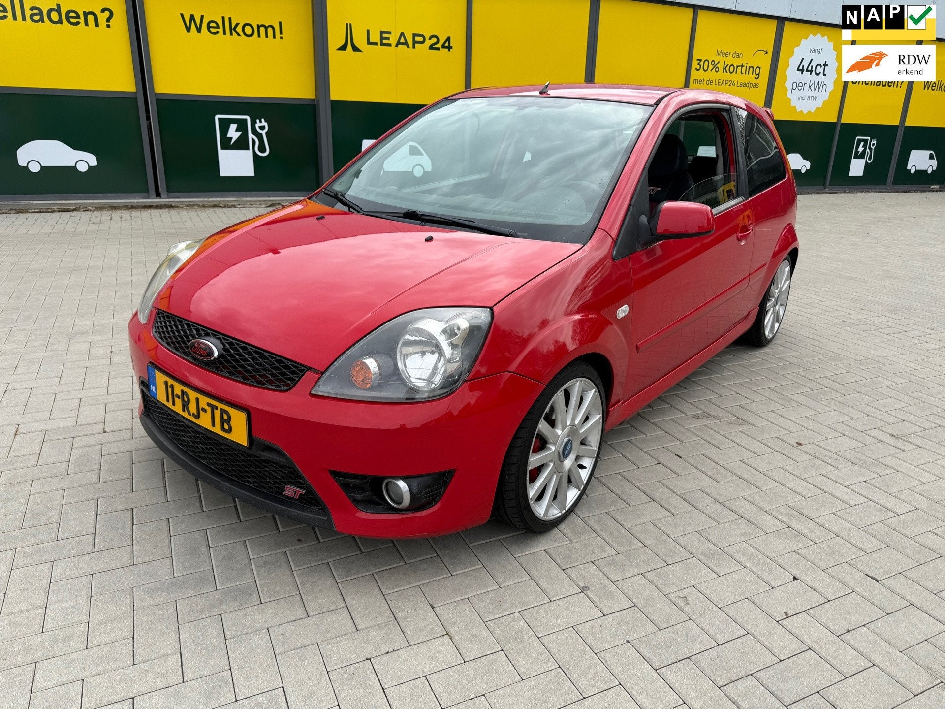 Ford Fiesta 2.0-16V ST *NETJES*, Auto's, Ford, Voorwielaandrijving, 1037 kg, 4 cilinders, 150 pk