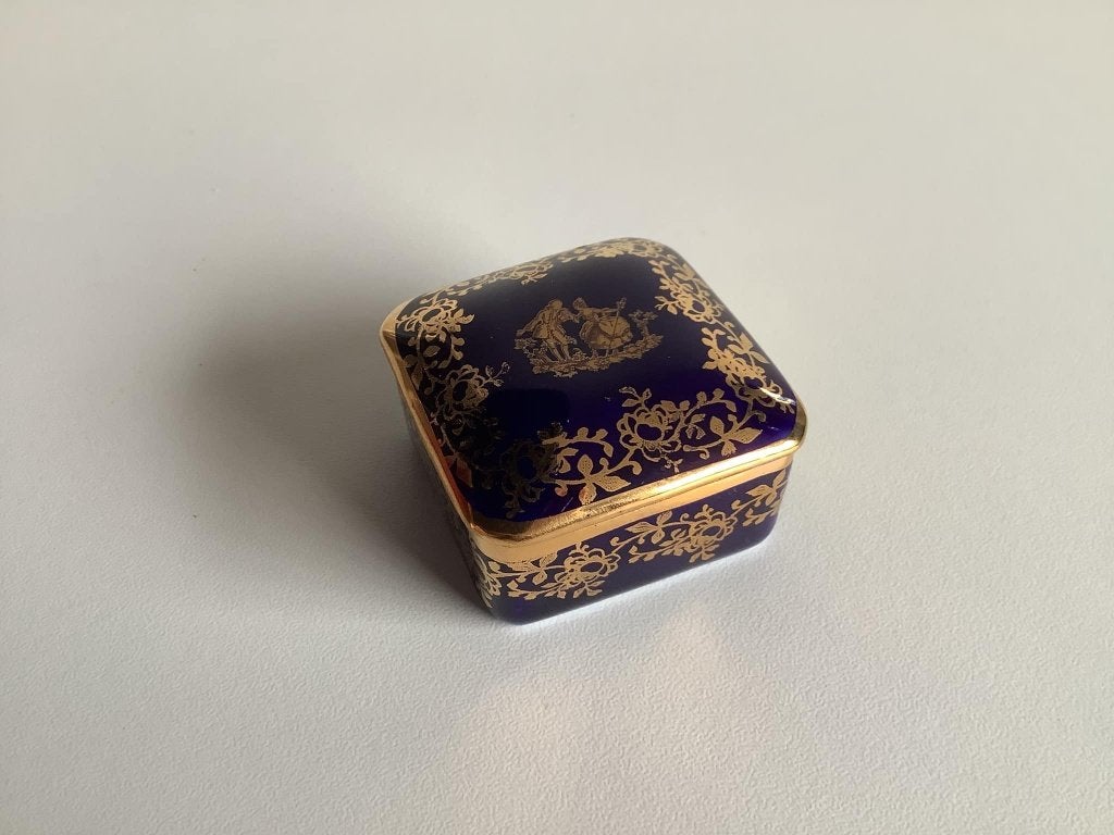 Limoges dekseldoosje met romantisch paartje, Ophalen of Verzenden