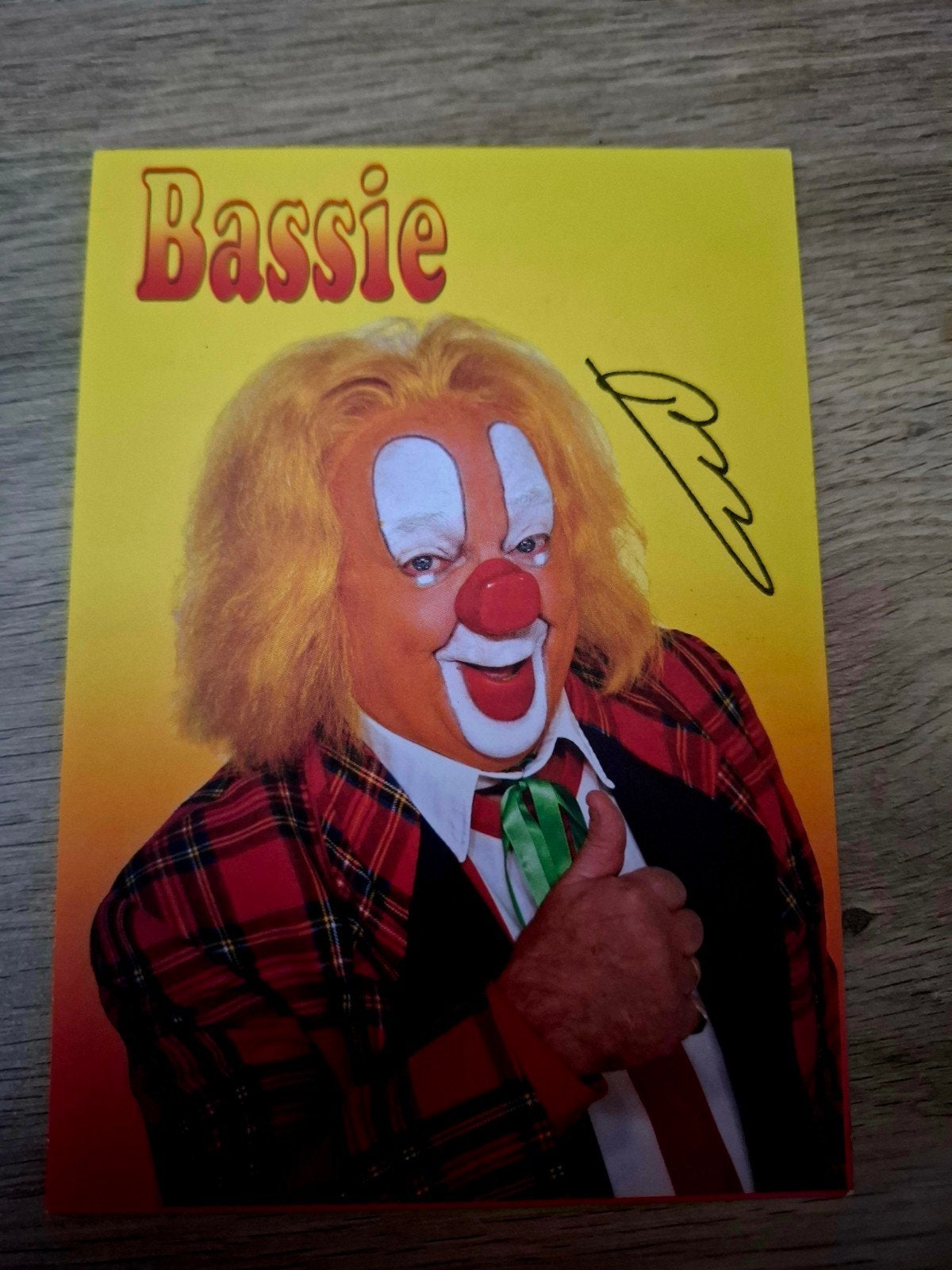 fotokaart - Gesigneerd door  Clown Bassie, Alle leeftijden, Zo goed als nieuw, Film, Ophalen of Verzenden