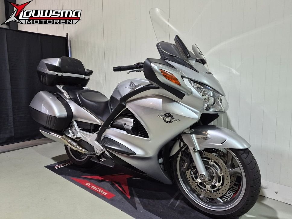 Topstaat HONDA ST 1300 PAN EUROPEAN |NL MOTOR |12M Garantie, HONDA, 4 cilinders, Motorrijbewijs A, Bedrijf