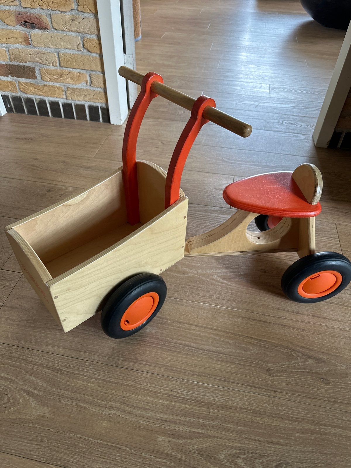 Houten bakfietsje Babboe - loopfietsje met bak, Ophalen, Zo goed als nieuw, Rij- of Hobbelspeelgoed