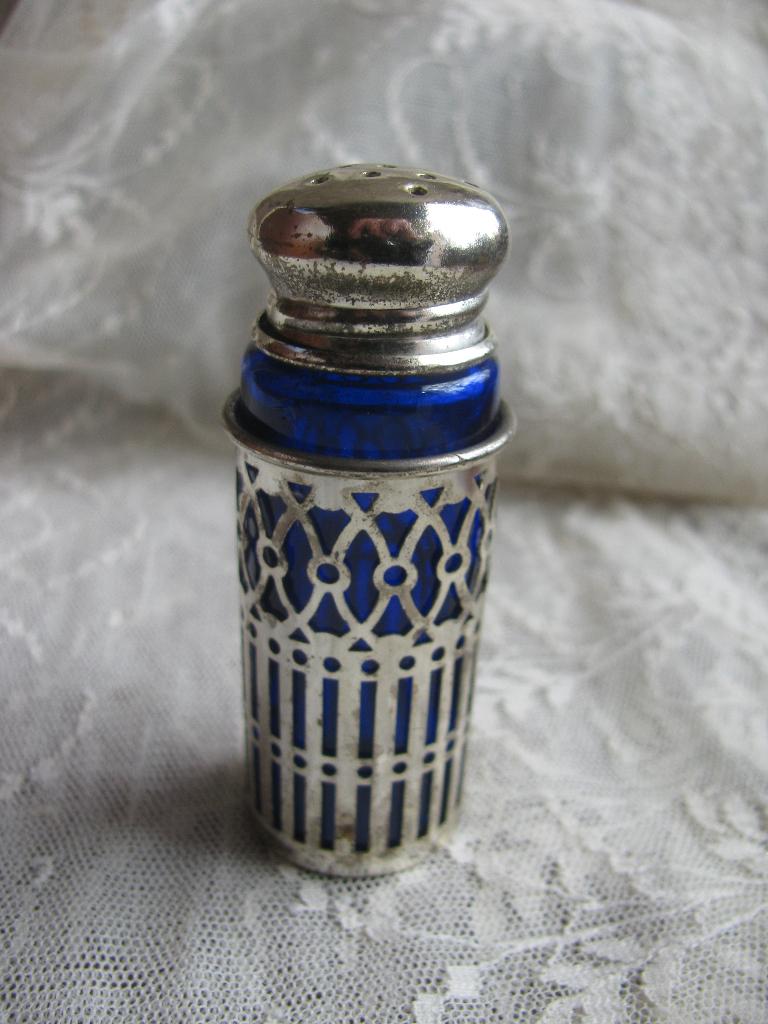 Zoutstrooier - Kobalt Blauw Glas in zilver Kleurige Houder, Verzenden