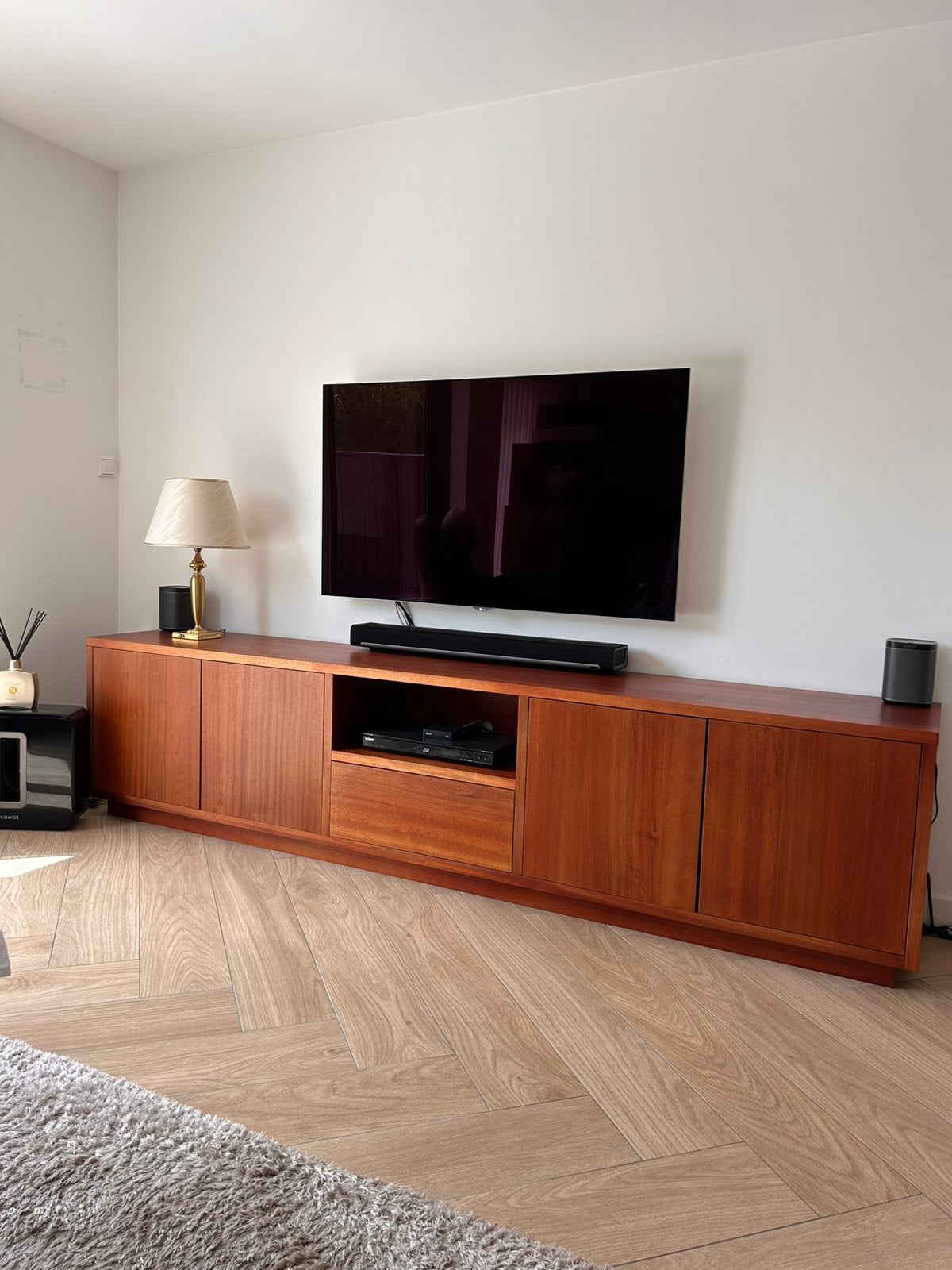 TV meubel/dressoir mahoniehout met veel bergruimte, Huis en Inrichting, Gebruikt, Ophalen of Verzenden, 200 cm of meer, Minder dan 100 cm