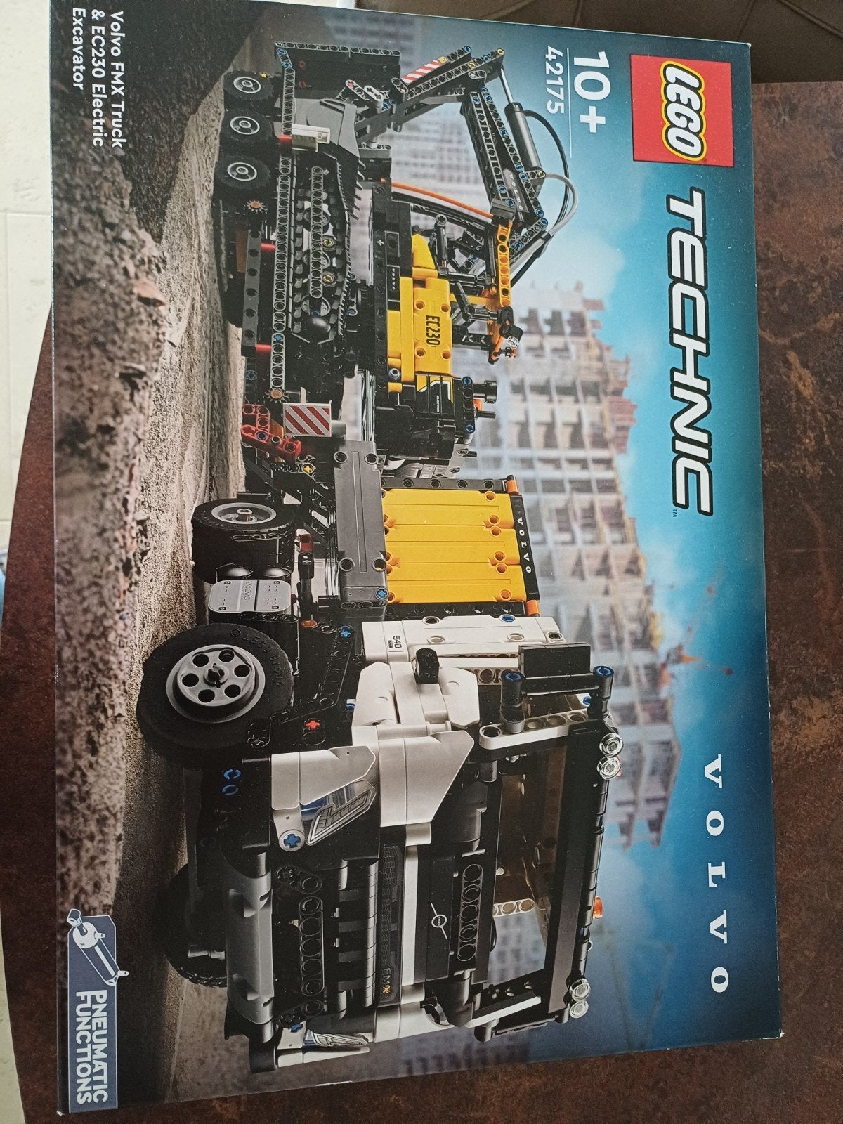 LEGO Technic Volvo FMX Truck &EC230 Elektrische Graafmachine, Ophalen, Gebruikt