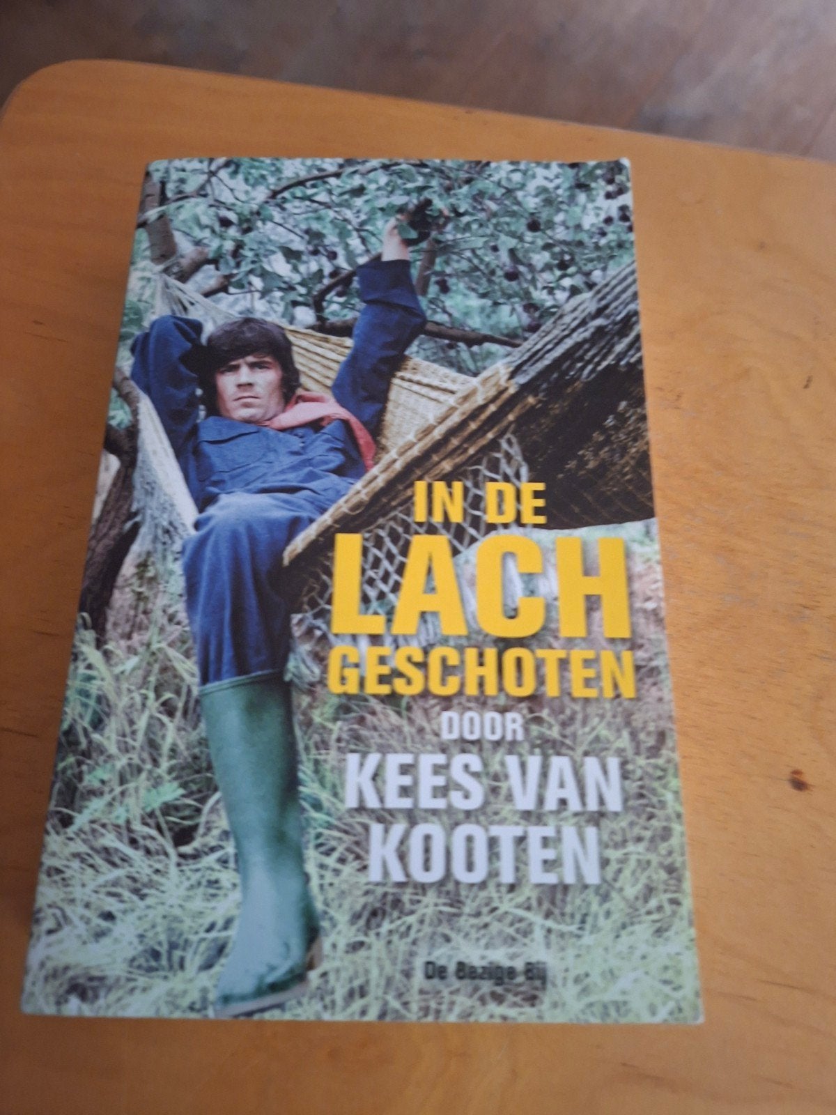 In de Lach Geschoten - Kees van Kooten, Boeken, Ophalen of Verzenden, Gelezen, Kees van Kooten