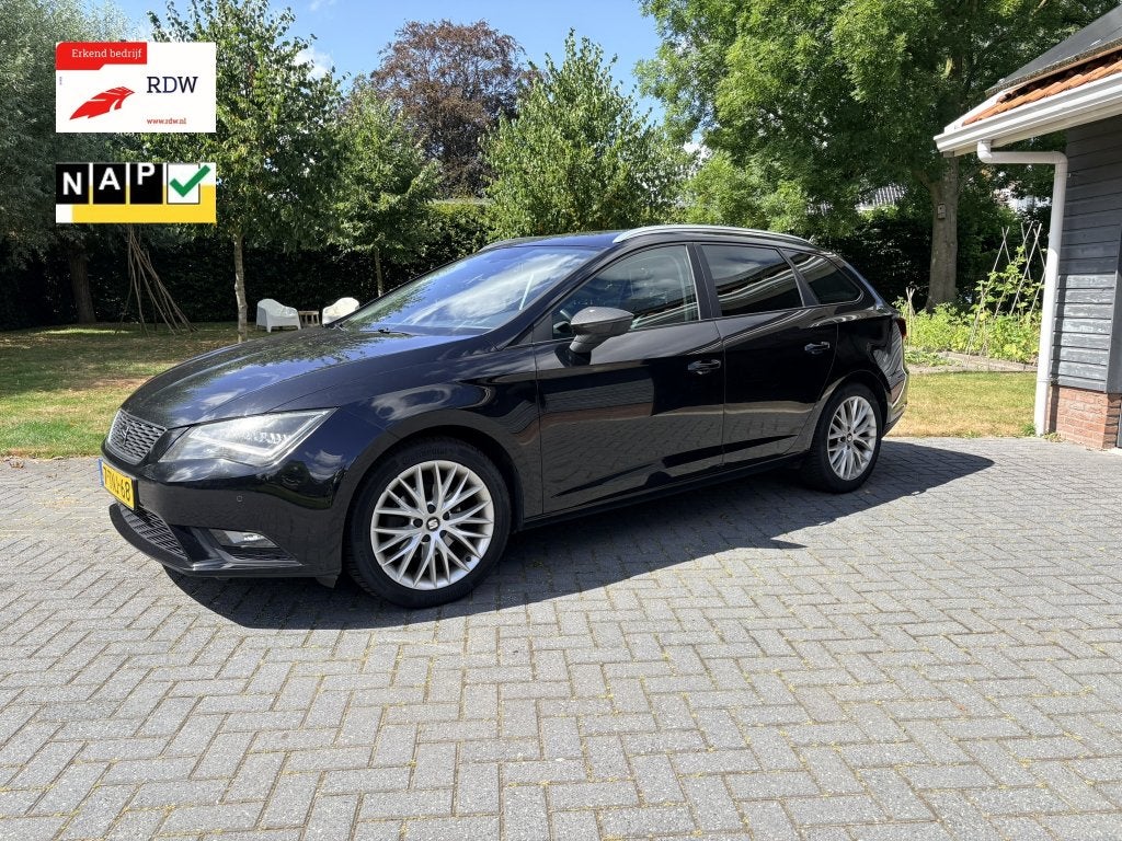 Seat Leon ST 1.2 TSI 105 pk Automaat First Edition Trekhaak, Auto's, Seat, Zwart, 4 cilinders, Leon, Alcantara
