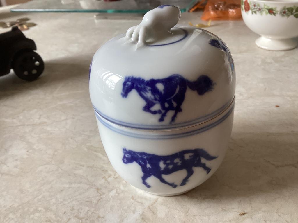 Paarden potje // chinees porselein // hoog 11 cm, Antiek en Kunst, Ophalen of Verzenden