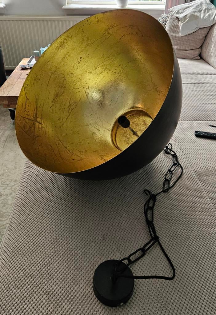 Grote zwarte hanglamp diam. 60cm. met gouden binnenkant, 50 tot 75 cm, Ophalen of Verzenden, Zo goed als nieuw, Metaal