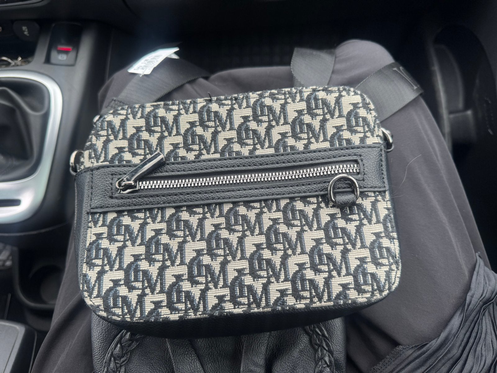 Stijlvolle schoudertas met monogramprint, Ophalen of Verzenden, Gebruikt, Zwart, Overige merken