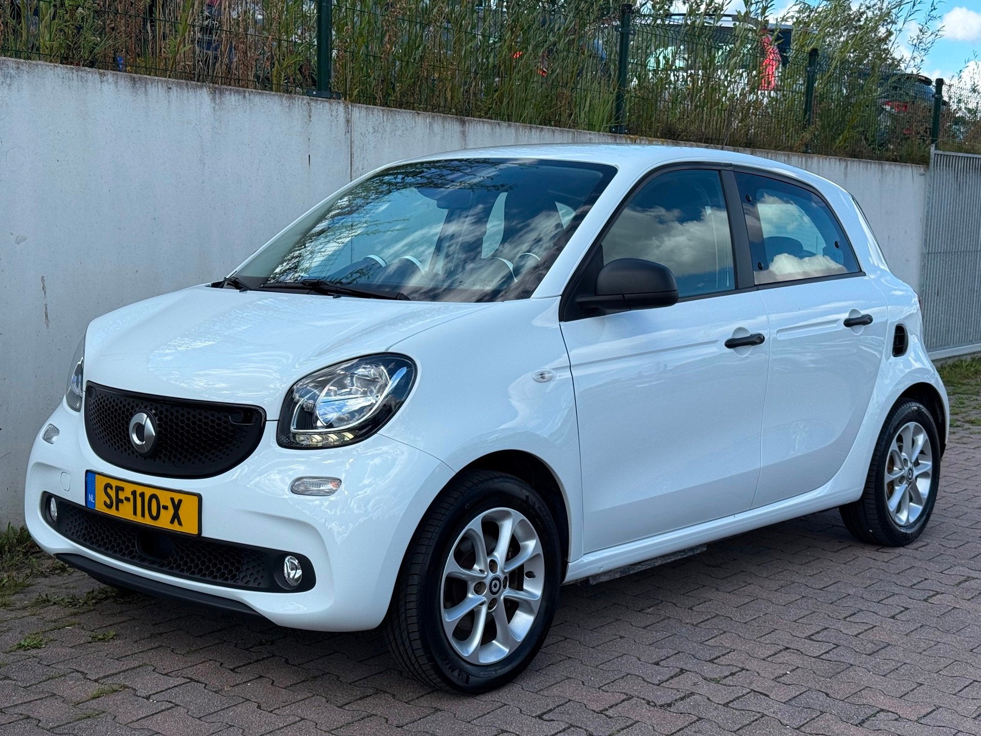 Smart Forfour Electric drive Business Solution 18 kWh/LEDER/, Auto's, Automaat, Achterwielaandrijving, Gebruikt, Wit