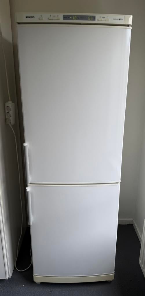 Goed werkende koelkast Siemens, Witgoed en Apparatuur, Koelkasten en IJskasten, Ophalen, Gebruikt, 200 liter of meer, 160 cm of meer