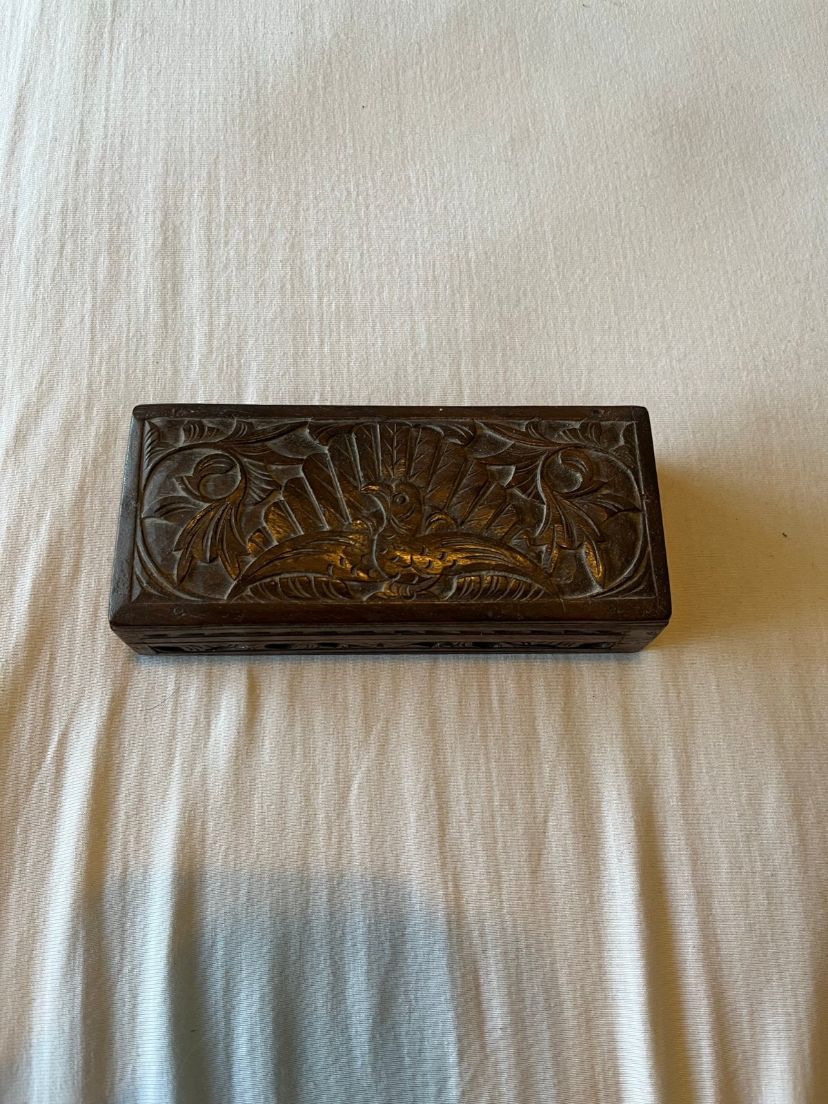 Antieke houten doos met gesneden decoratie en bestek, Ophalen of Verzenden
