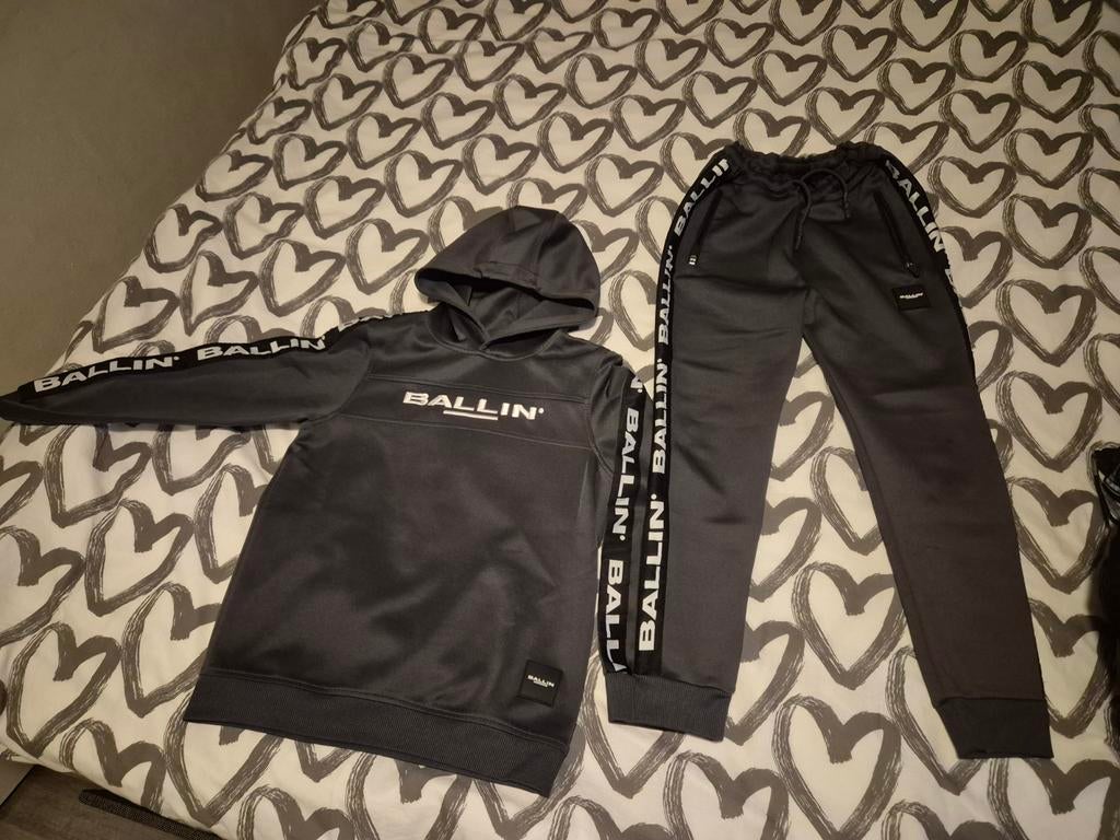 Ballin Trainingspak Maat 140 Antraciet Grijs, Jongen of Meisje, Ophalen of Verzenden, Zo goed als nieuw, Setje