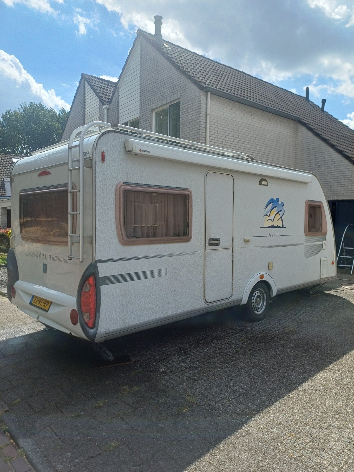 Knaus Azur Caravan met voortent en fietsenrek, Caravans en Kamperen, Caravans, Frans bed, Treinzit, Particulier, 5 tot 6 meter