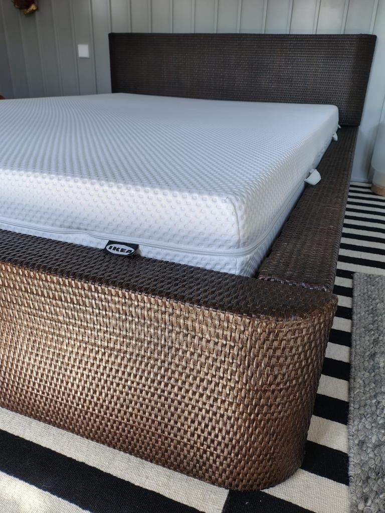 Rotan bed 160x220 cm met IKEA matras, Huis en Inrichting, Slaapkamer | Bedden, Ophalen