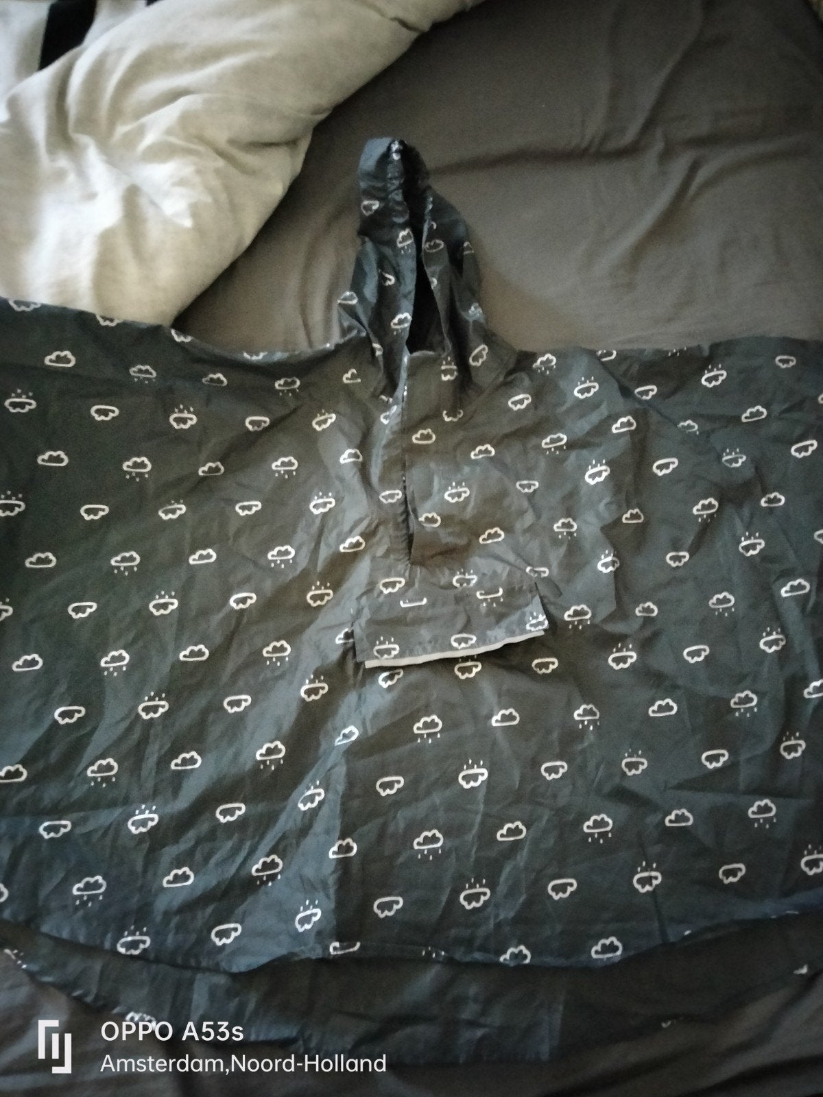 Hema regenponcho met wolkjes - Maat 110/128, Ophalen of Verzenden, Zo goed als nieuw, Hema, Jongen of Meisje