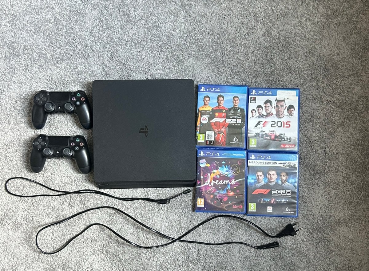 Ps4 + 2 controllers + 4 games + oplaadkabel en powerkabel, Met 2 controllers, Ophalen of Verzenden, Zo goed als nieuw, Original