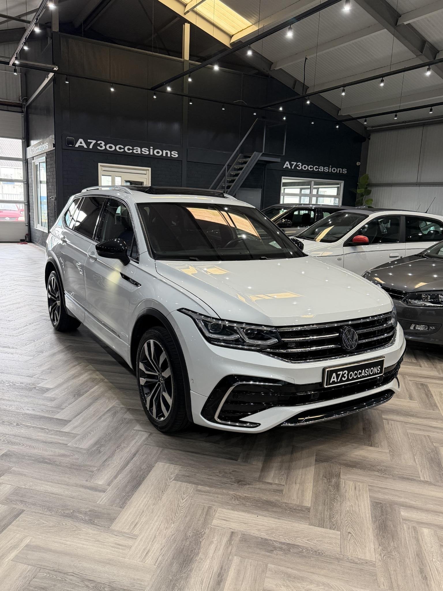 Volkswagen Tiguan 2.0 TSI 4Motion Rline NAVI/ELEKTRISCHE STO, Automaat, Dealer onderhouden, Gebruikt, Euro 6