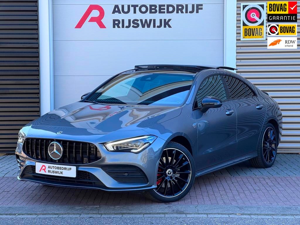 Mercedes-Benz CLA-klasse 250 e AMG 45s Pano/360/Sfeer/Leer, Auto's, Mercedes-Benz, 4 cilinders, Bedrijf, Sedan, Zilver of Grijs