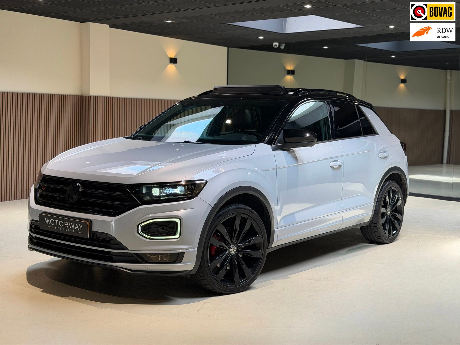 Volkswagen T-Roc 2.0 TSI 4Motion Sport R-Line |Pano|Beats|Ke, Auto's, Volkswagen, Automaat, Gebruikt, 1984 cc, Leder en Stof